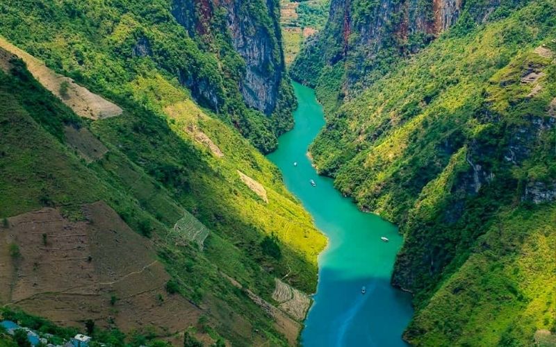 Cắm trại ở ven sông Nho Quế