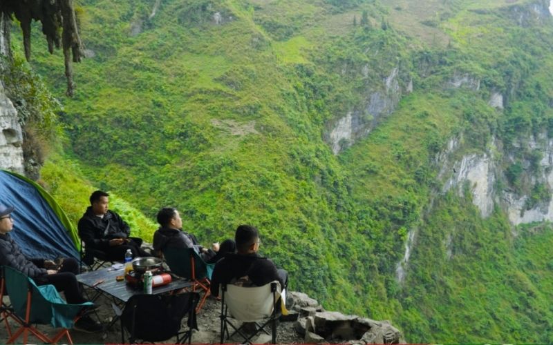 Vách đá trắng Mã Pí Lèng