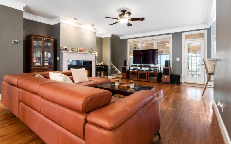 Để sofa da tiếp xúc với nhiệt độ cao sau khi vệ sinh