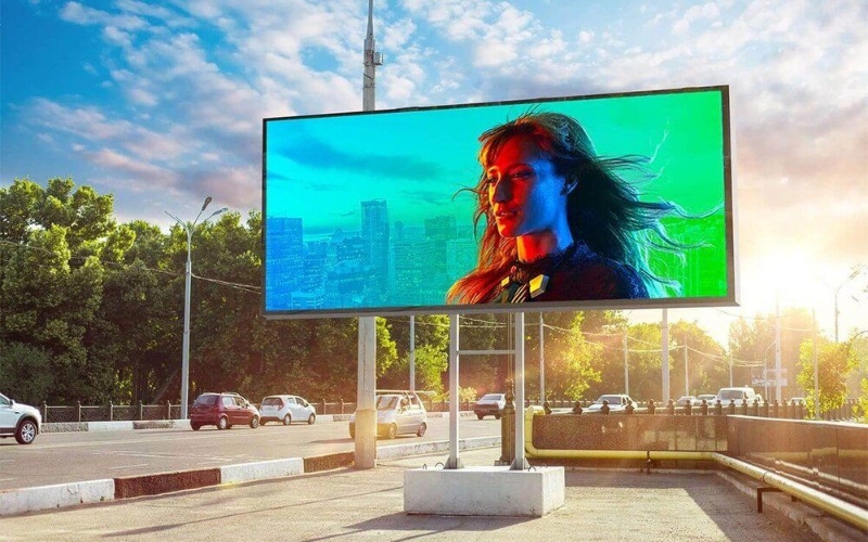 đặc điểm của màn hình LED chạy online